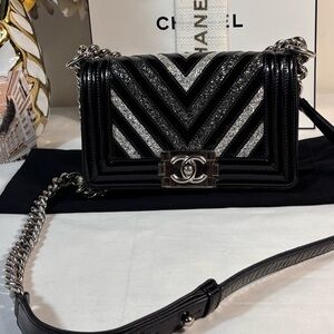 Beautiful Chanel Black Patent Chevron Glitter Boy Bag